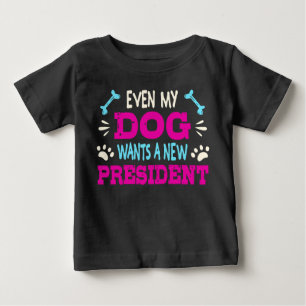 Camiseta Para Bebê Até meu cachorro quer um novo presidente