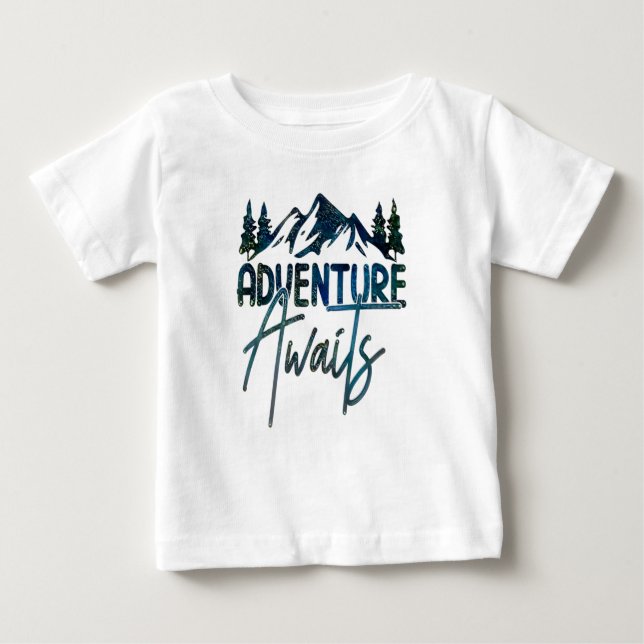 Camiseta Para Bebê Aventura Aguarda, Bebê Montanha T-Shirt (Frente)