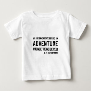 Camiseta Para Bebê Aventura incómoda G.K. Chesterton Citação