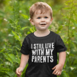 Camiseta Para Bebê BABY TODDLER FUNNY AINDA VIVE COM PAIS T-Shirt<br><div class="desc">EU AINDA MORO COM MEUS PAIS T-SHIRTS</div>