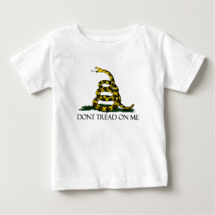 Camiseta Para Bebê Bandeira de Gadsden, fundo amarelo