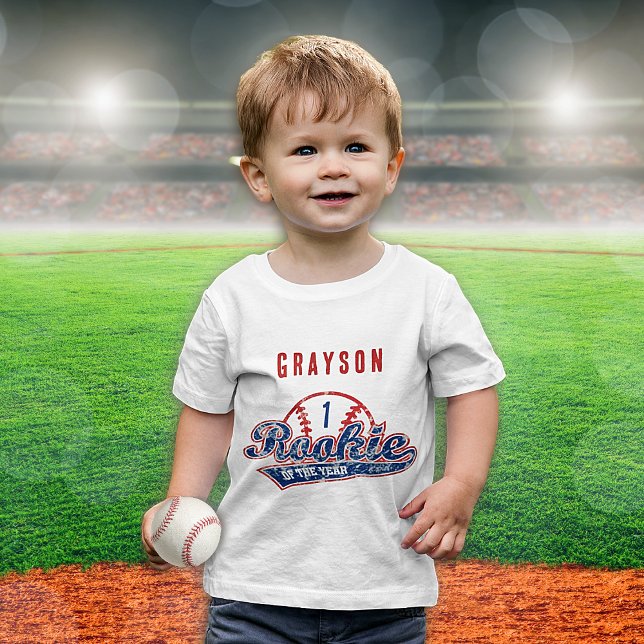 Camiseta Para Bebê Baseball Rookie do Partido do primeiro aniversario (Baseball Rookie of the Year Boy's 1st Birthday Party Baby T-Shirt)