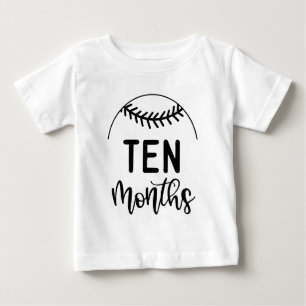 Camiseta Para Bebê Bebê de Dez Meses de Beisebol Marco -