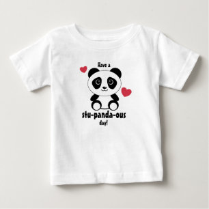 Camiseta Para Bebê Bebê Panda Fofo na Neve Cinza do Inverno