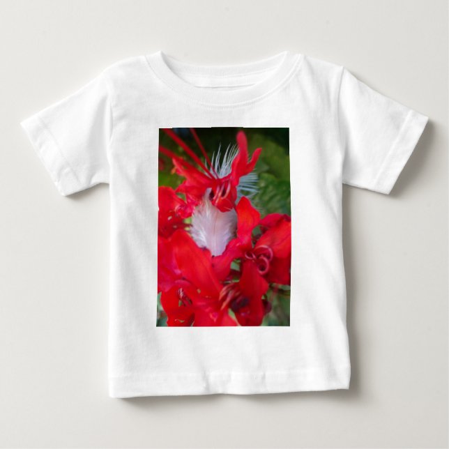 Camiseta Para Bebê Beleza Delicada: Flor Vermelho com Pena Branca (Frente)