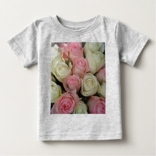 Camiseta Para Bebê Belo Buquê de Flor de Rosas Brancas Rosa