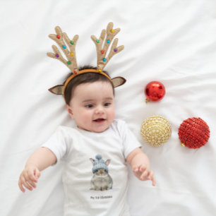 Camiseta Para Bebê belo coelho vestindo um chapéu de inverno, persona