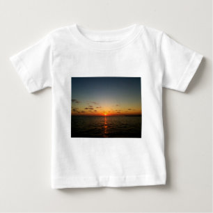 Camiseta Para Bebê belo oceano amarelo alaranjado