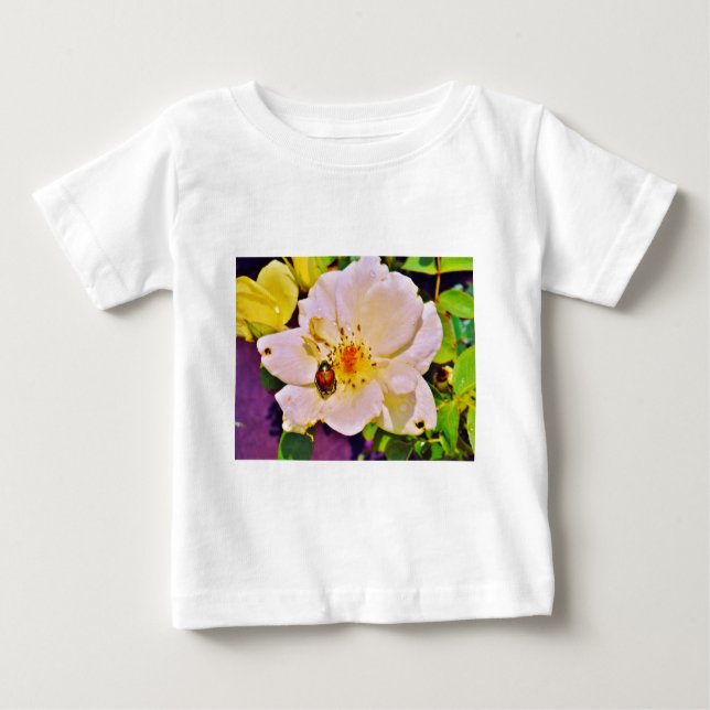 Camiseta Para Bebê Besouro Japonês na Rosa Branca (Frente)
