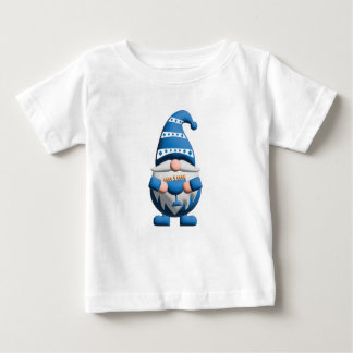 Camiseta Para Bebê Blue White Hanukkah Gnome holding Menorah
