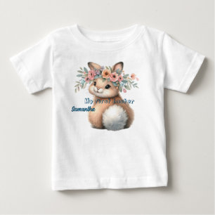 Camiseta Para Bebê Bonito Coelhinho de Páscoa Primeira Páscoa. Editáv