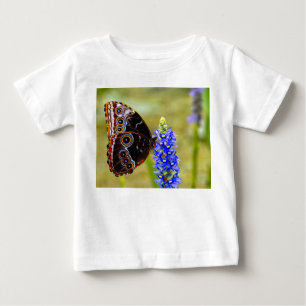 Camiseta Para Bebê Borboleta morfo azul em uma orquídea marsh