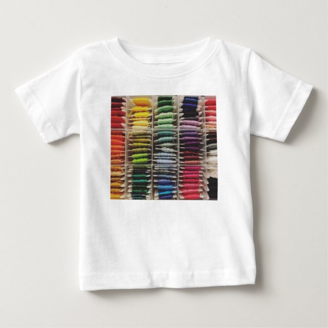 Camiseta Para Bebê Bordados Floss Rainbow (Frente)