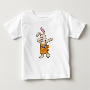 Camiseta Para Bebê Bunny como cabeleireiro com comb e tesoura