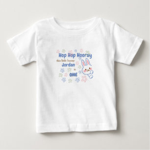 Camiseta Para Bebê Bunny de Desenho Fofo Fazendo Um Aniversário de 1 