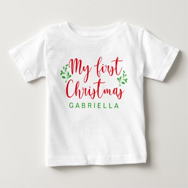 Camiseta Para Bebê Caligrafia Vermelha e Verde do Primeiro Natal do B (Frente)