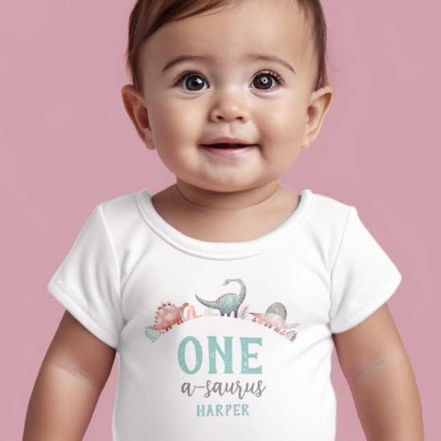 Camiseta Para Bebê Camiseta-primeiro aniversario Dinossauro One-A-Sau (Criador carregado)