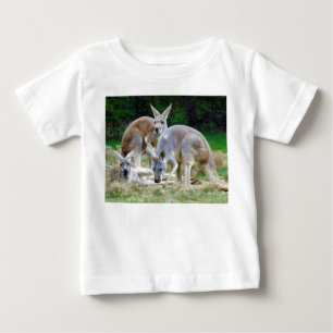 Camiseta Para Bebê Cangurus australianos que relaxam no Sun