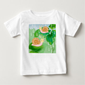 Camiseta Para Bebê caracóis em folhas no jardim