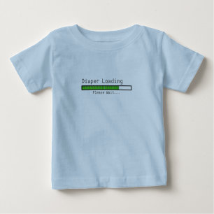 Camiseta Para Bebê Carga da fralda. Espere por favor