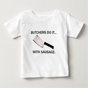 Camiseta Para Bebê Carniceiros Fazem... Com Salsicha.