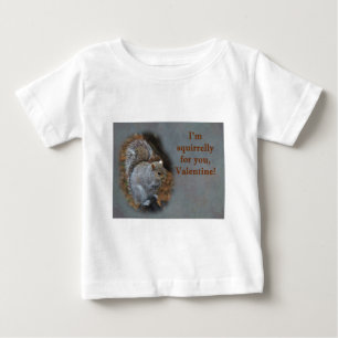 Camiseta Para Bebê Cartão de Dia dos Namorados de Esquilo