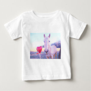 Camiseta Para Bebê Cavalo Amarelo e Coração Vermelho