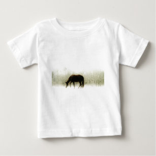 Camiseta Para Bebê Cavalo Castanho Chocolate no nevoeiro