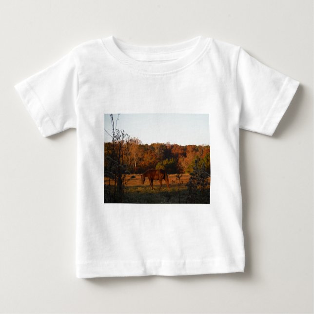 Camiseta Para Bebê Cavalo Vermelho Brown, bosque de outono. (Frente)