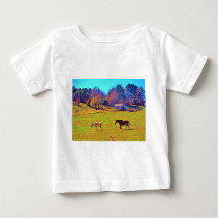 Camiseta Para Bebê Cavalos num Campo Colorido Arco-Íris
