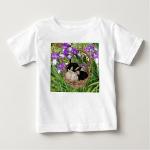 Camiseta Para Bebê Cesta Adorável de Bunnies Bebês