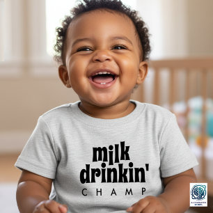 Camiseta Para Bebê Champ Engraçado Bebendo Leite