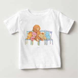 Camiseta Para Bebê Cinco peluches e ursos coloridos em cadeiras