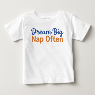 Camiseta Para Bebê Citação Divertida de Criança Sonhe Grande Dorme Fr