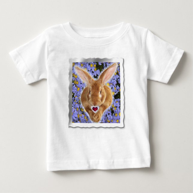 Camiseta Para Bebê Coelhinho Adorável com Cardíaco Doce (Frente)