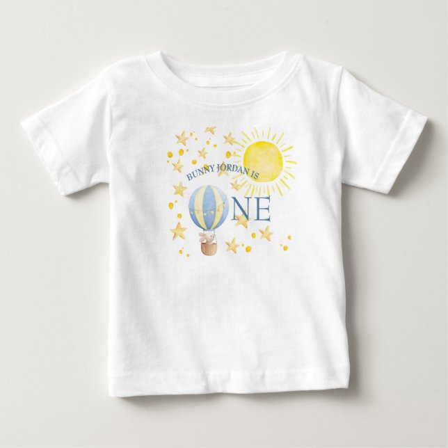 Camiseta Para Bebê Coelhinho Fazendo Um Giro em Torno do Sol Meninos  (Frente)