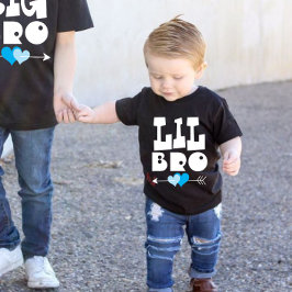 Camiseta Para Bebê Coincidindo com o pequeno irmão