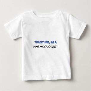Camiseta Para Bebê Confie que eu mim é um Malacologist