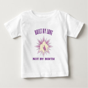 Camiseta Para Bebê Construído Pelo Amor Não Pelo Nascimento Mãe Adoti