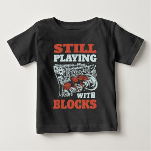 Camiseta Para Bebê Continuando brincando com blocos mecânicos
