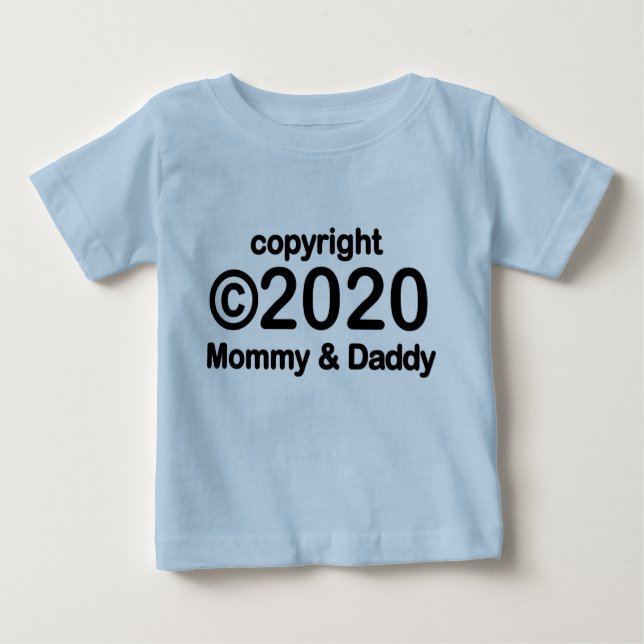 Camiseta Para Bebê Copyright 2020 - Mamãe e camiseta de bebê Pai (Frente)