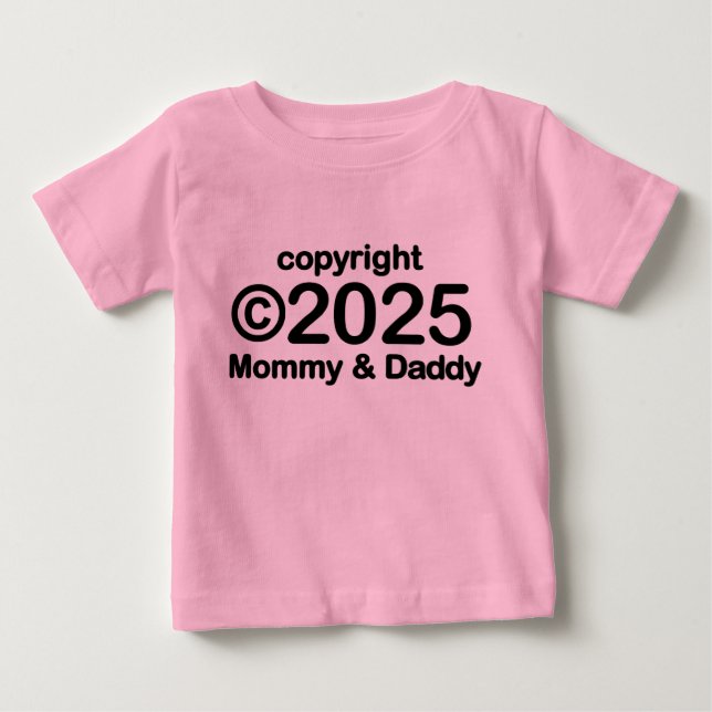 Camiseta Para Bebê Copyright 2022 - Mamãe e camiseta de bebê Pai (Frente)