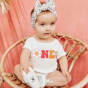 Camiseta Para Bebê cor-de-rosa e laranja no primeiro aniversário