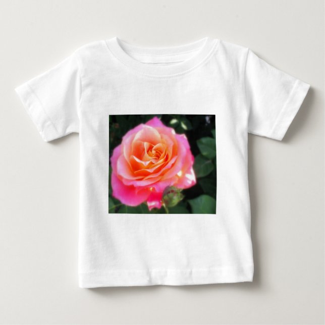 Camiseta Para Bebê Coração da Rosa Dourada (Frente)