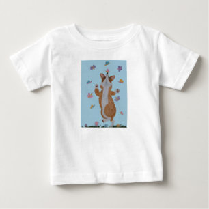 Camiseta Para Bebê Corgi Galês Dançando com Borboletas