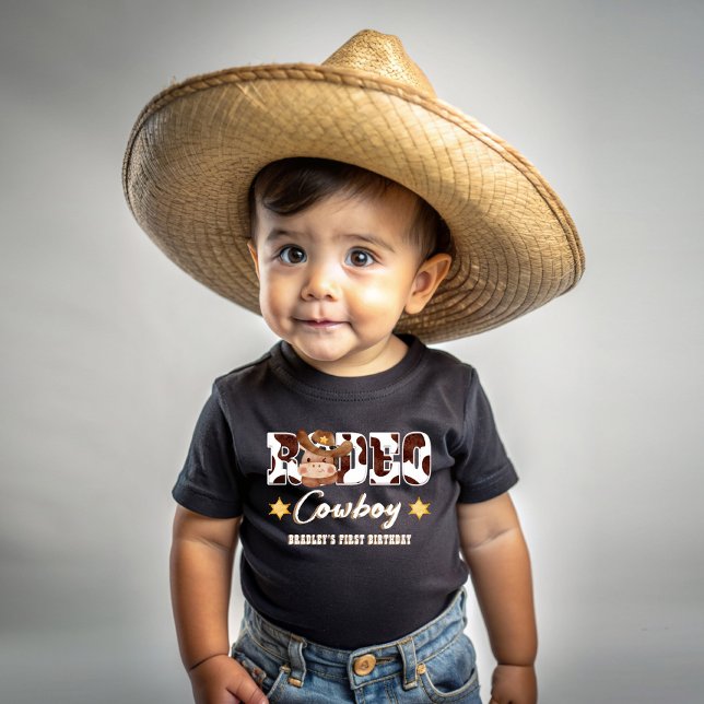 Camiseta Para Bebê Correspondência entre o padrão das vacas do Cowboy (First Rodeo Cowboy cow pattern birthday party matching Baby T-Shirt)