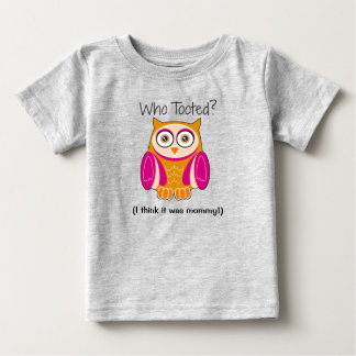 Camiseta Para Bebê Coruja Rosa Engraçada "Quem Brincou?" T-Shirt para