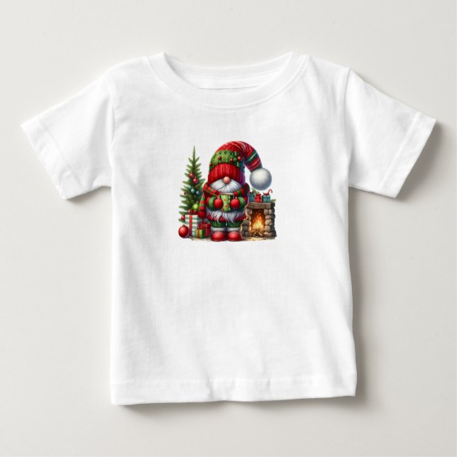 Camiseta Para Bebê Cozy Christmas Gnome Art – Festive Holiday (Frente)