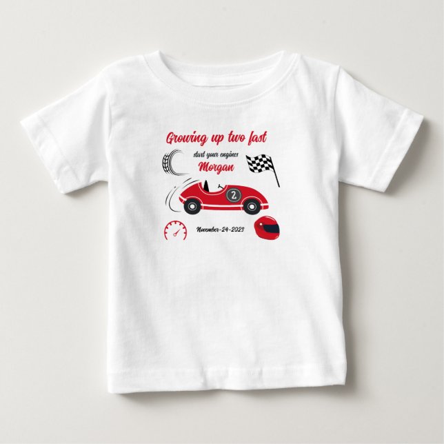 Camiseta Para Bebê Crescendo Muito Rápido Carro de Corrida Vermelho d (Frente)