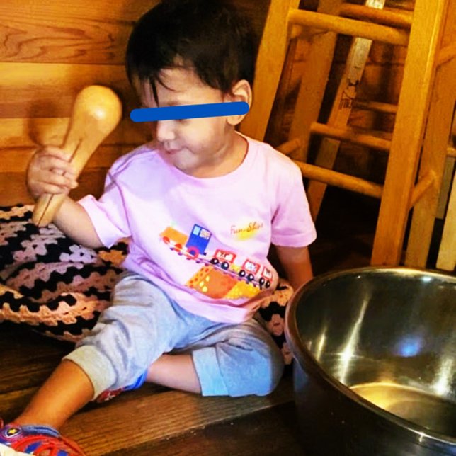 Camiseta Para Bebê Criança Aventurada - Divertida (Stylish, Durable, Cotton, USA Made ... with Attractive Design ... front and back.)